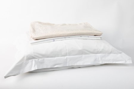 Linen Set With Beige Bedcover